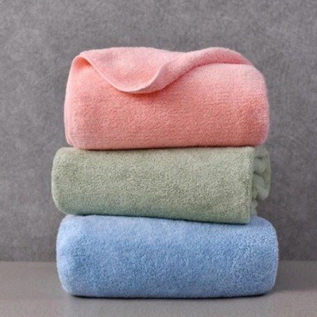 Super Absorbent Bath Towels in Random Colors ( 53x101cm ) In Pakistan